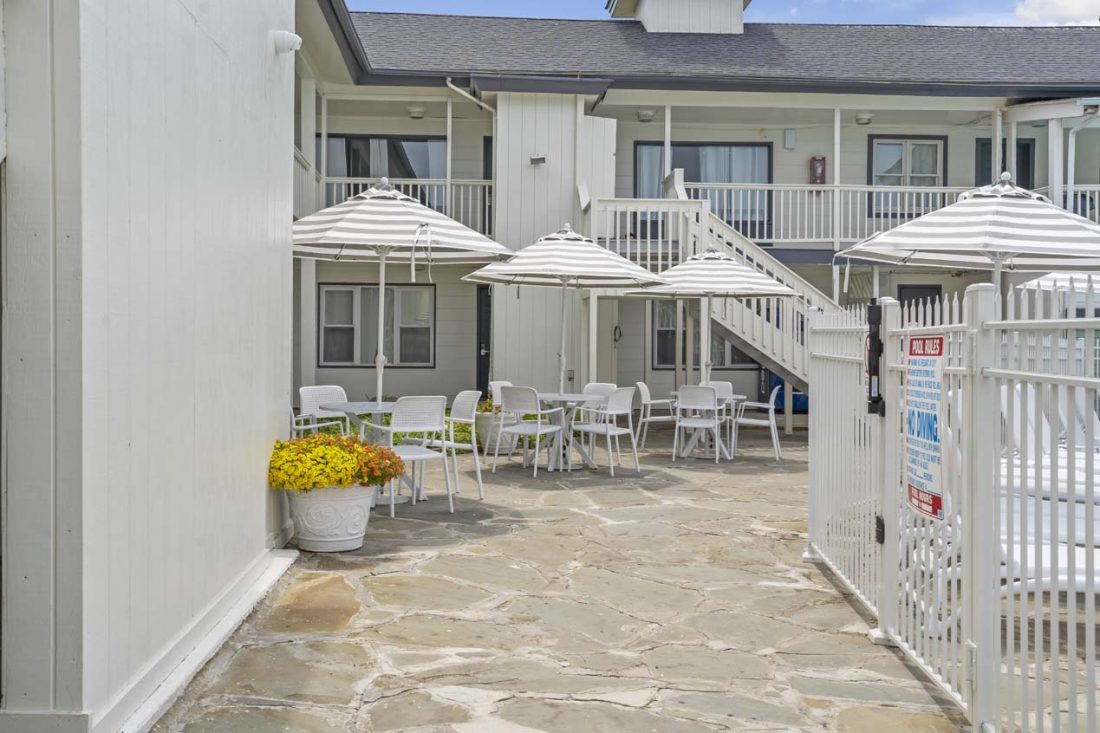 Poolside picnic tables at A Wave Inn